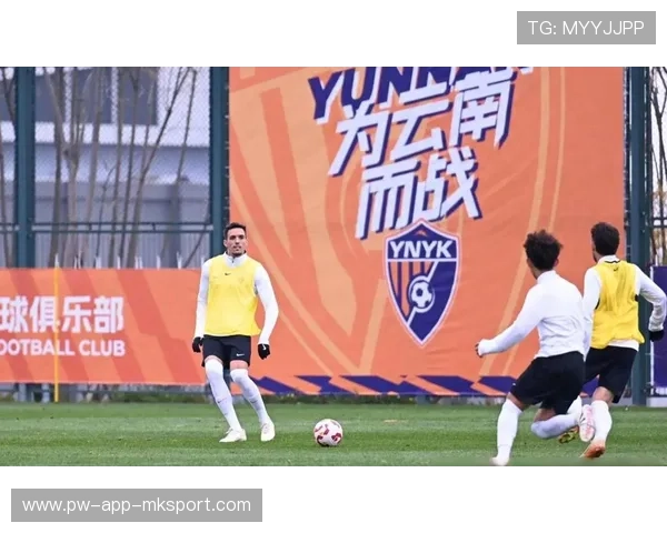 玉昆国脚中场长传撕开防线助攻——见证中场视野如何改变一场战局